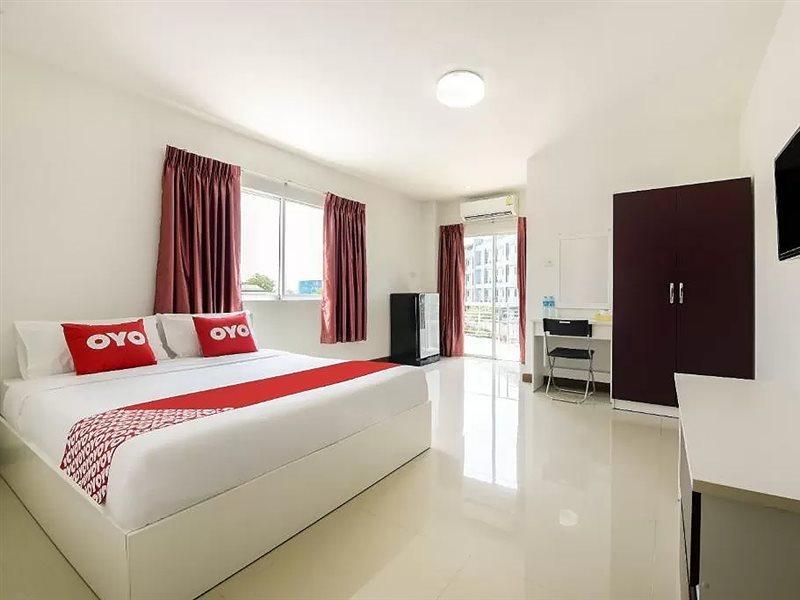 Oyo 350 Mae Saeng Place Si Racha Bagian luar foto