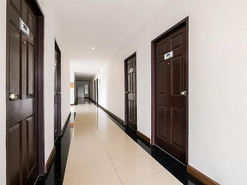 Oyo 350 Mae Saeng Place Si Racha Bagian luar foto