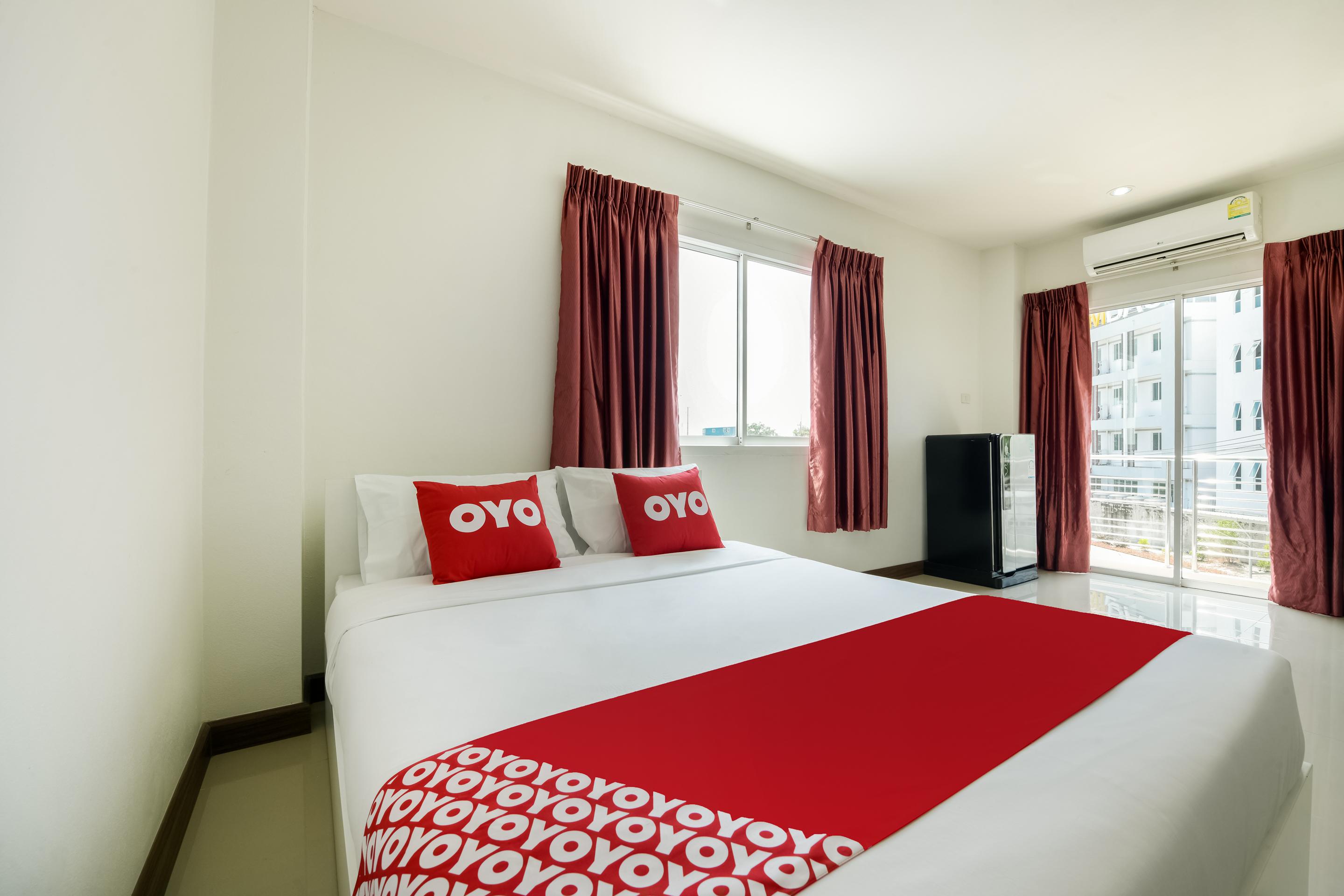 Oyo 350 Mae Saeng Place Si Racha Bagian luar foto