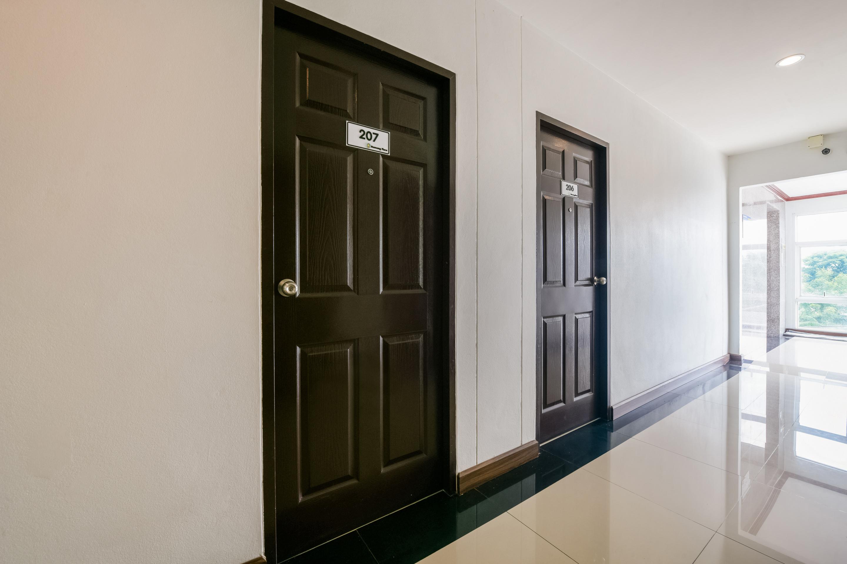 Oyo 350 Mae Saeng Place Si Racha Bagian luar foto