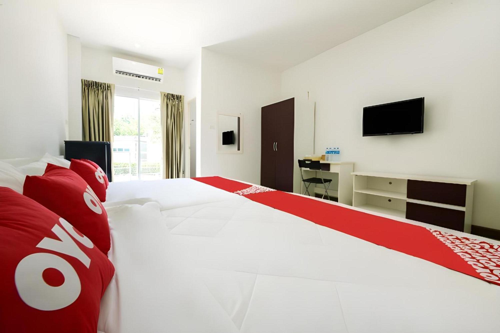 Oyo 350 Mae Saeng Place Si Racha Bagian luar foto