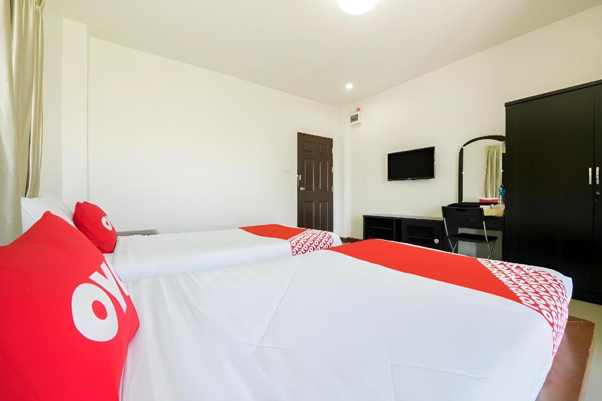 Oyo 350 Mae Saeng Place Si Racha Bagian luar foto
