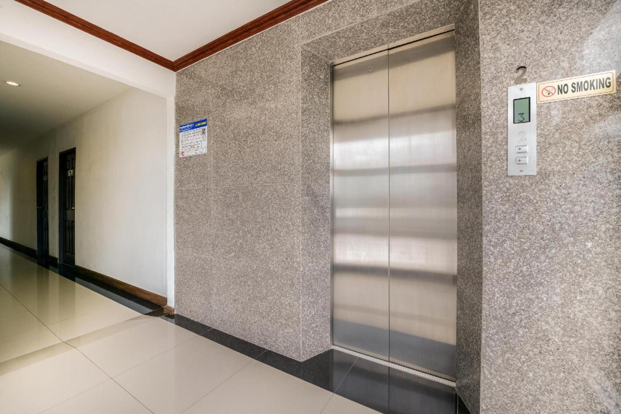 Oyo 350 Mae Saeng Place Si Racha Bagian luar foto